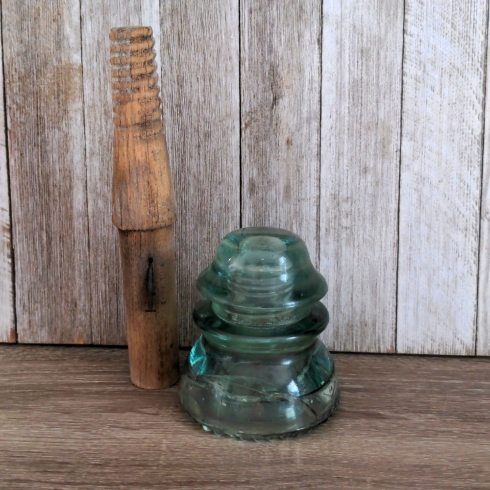 Dominion Glass Insulator Green (with crack) + Wood Insulator Peg